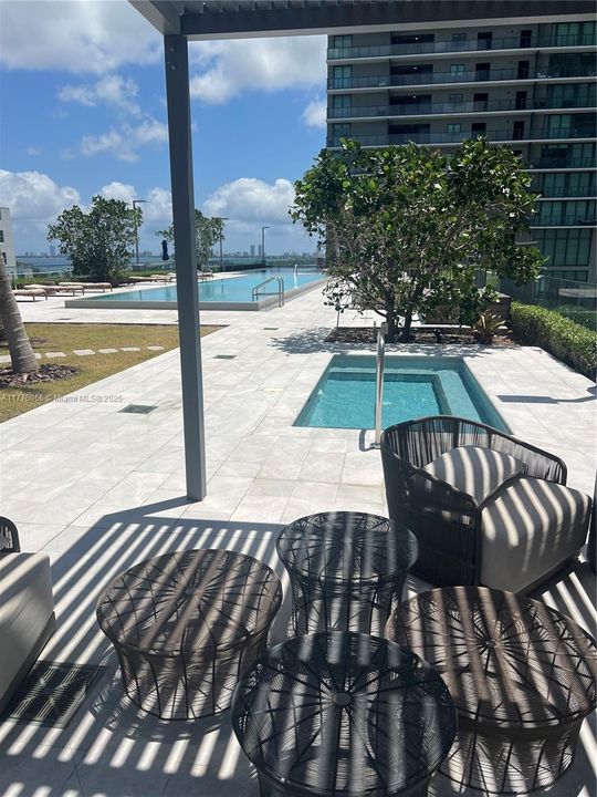 Recently Sold: $3,999,000 (4 beds, 5 baths, 3289 Square Feet)