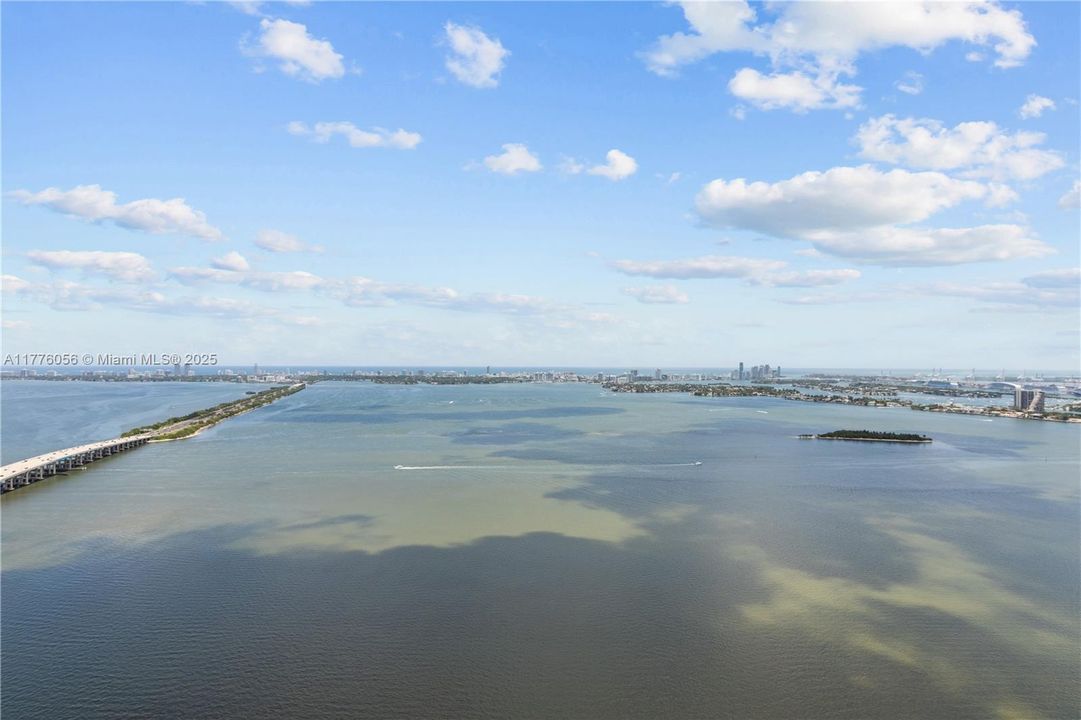 Recently Sold: $3,999,000 (4 beds, 5 baths, 3289 Square Feet)