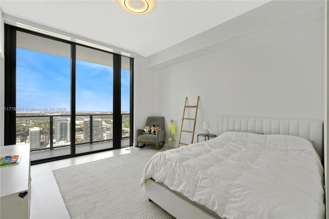 Recently Sold: $3,999,000 (4 beds, 5 baths, 3289 Square Feet)