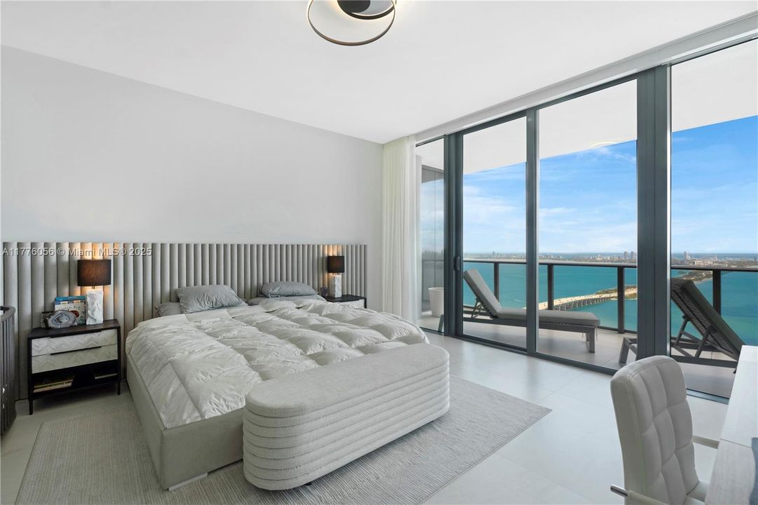 Recently Sold: $3,999,000 (4 beds, 5 baths, 3289 Square Feet)