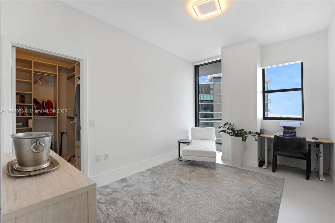 Recently Sold: $3,999,000 (4 beds, 5 baths, 3289 Square Feet)