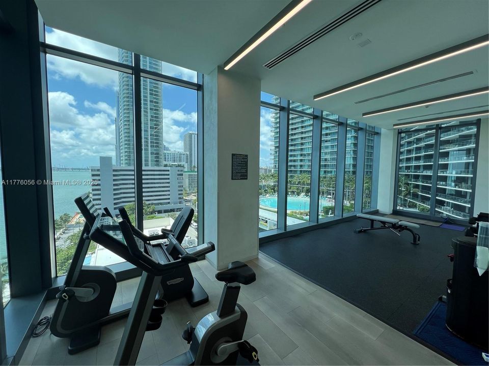 Recently Sold: $3,999,000 (4 beds, 5 baths, 3289 Square Feet)