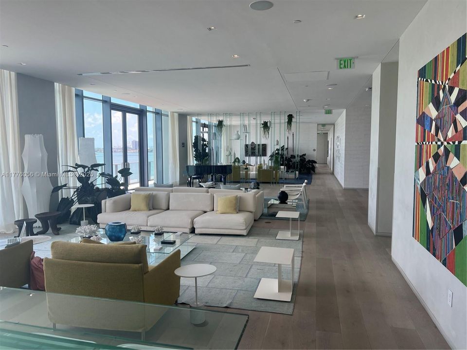 Recently Sold: $3,999,000 (4 beds, 5 baths, 3289 Square Feet)