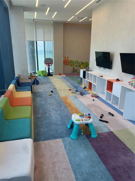 Recently Sold: $3,999,000 (4 beds, 5 baths, 3289 Square Feet)