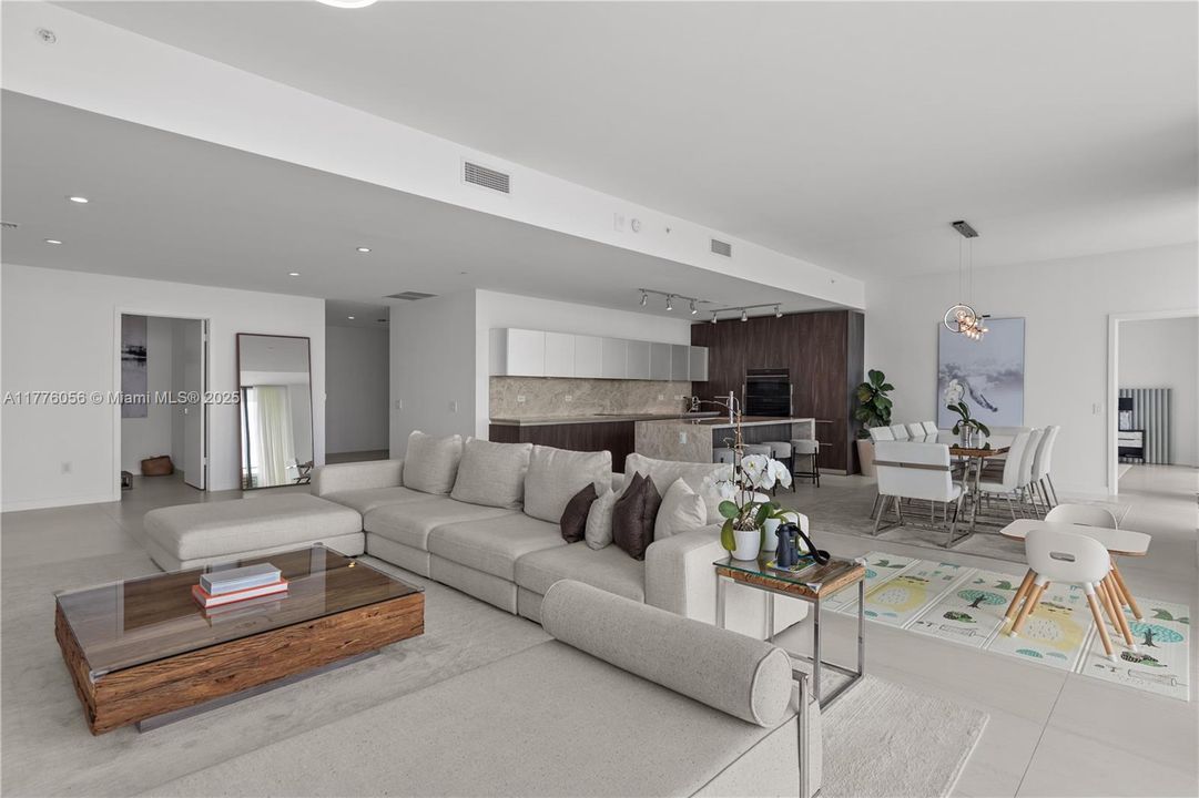 Recently Sold: $3,999,000 (4 beds, 5 baths, 3289 Square Feet)