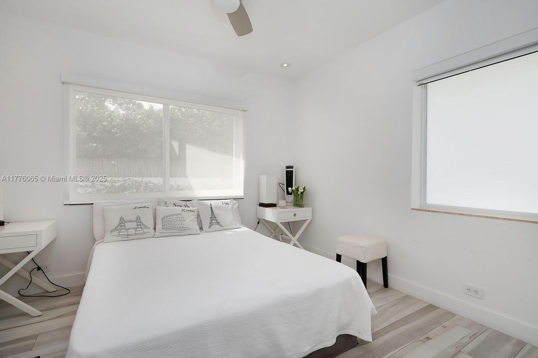 最近售出: $3,595,000 (4 贝兹, 3 浴室, 2534 平方英尺)