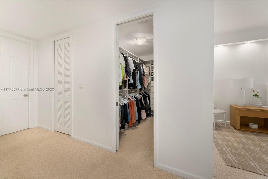 Недавно продано: $5,500,000 (2 спален, 2 ванн, 2420 Квадратных фут)