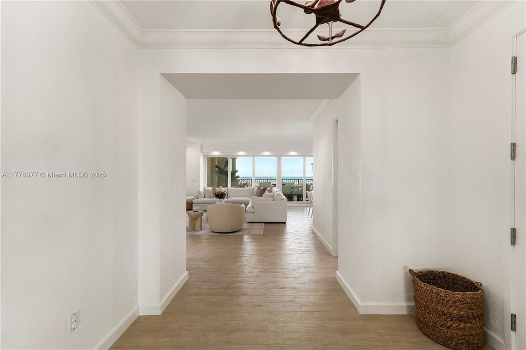 Недавно продано: $5,500,000 (2 спален, 2 ванн, 2420 Квадратных фут)