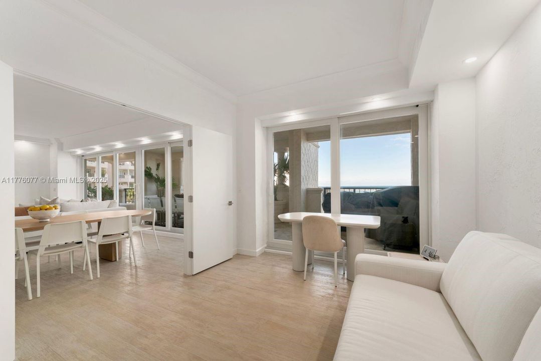 Недавно продано: $5,500,000 (2 спален, 2 ванн, 2420 Квадратных фут)