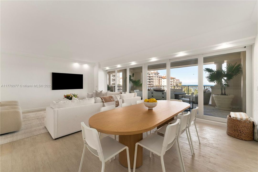 Недавно продано: $5,500,000 (2 спален, 2 ванн, 2420 Квадратных фут)