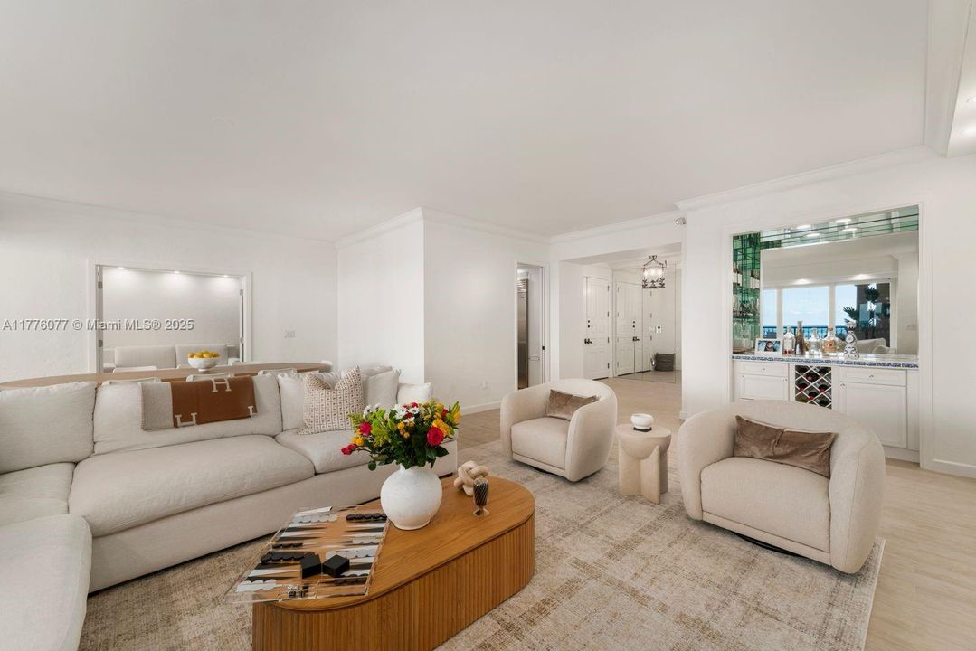 Недавно продано: $5,500,000 (2 спален, 2 ванн, 2420 Квадратных фут)