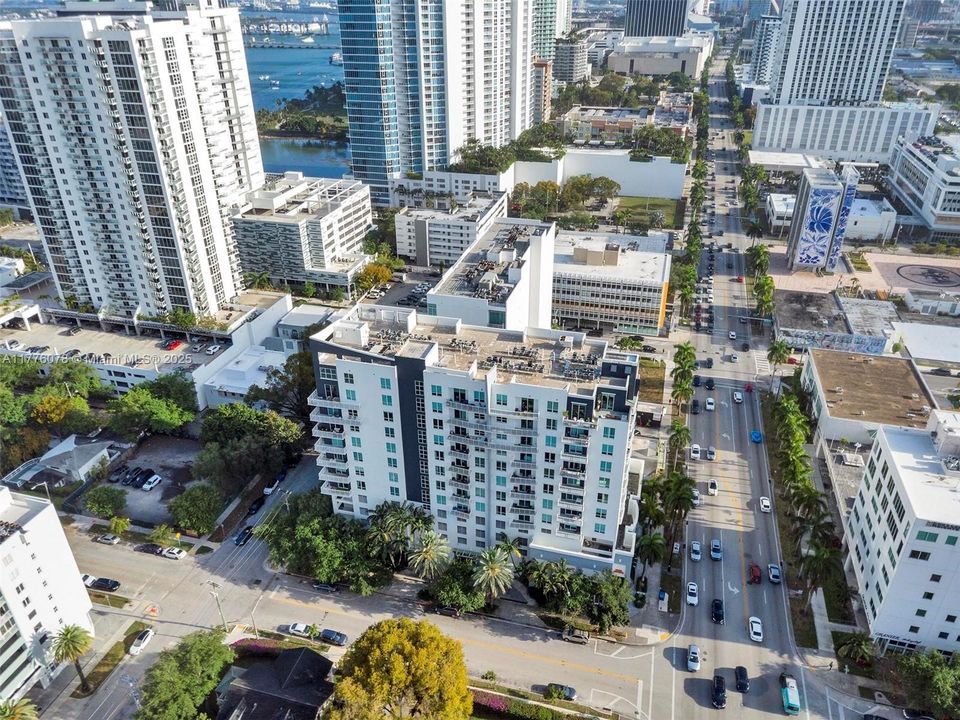 Active With Contract: $470,000 (1 beds, 1 baths, 985 Square Feet)