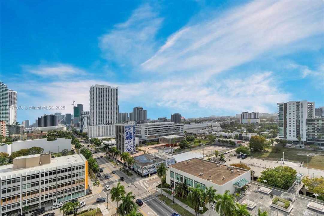 Active With Contract: $470,000 (1 beds, 1 baths, 985 Square Feet)