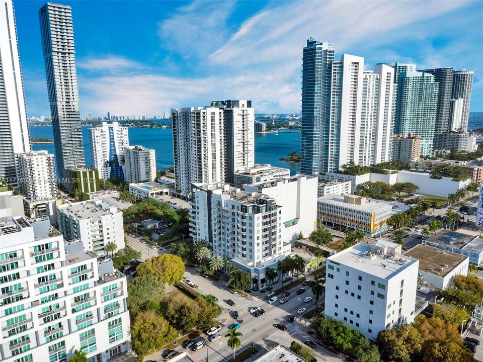 Active With Contract: $470,000 (1 beds, 1 baths, 985 Square Feet)