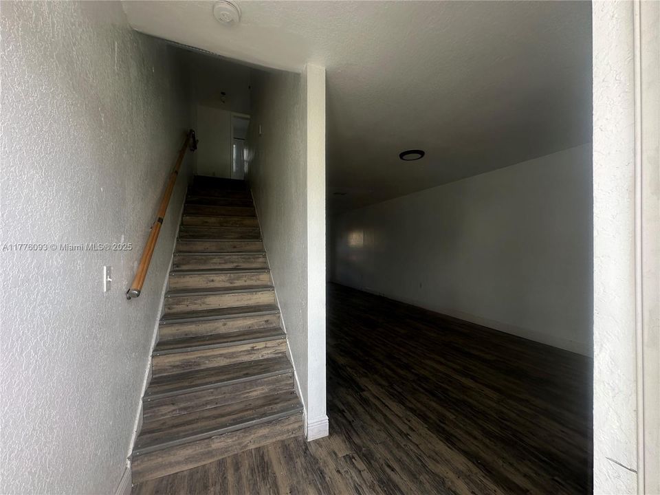 Recently Rented: $2,000 (2 beds, 1 baths, 930 Square Feet)