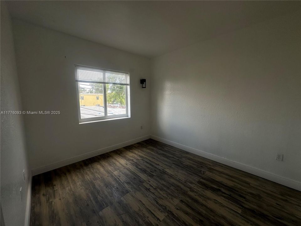 Recently Rented: $2,000 (2 beds, 1 baths, 930 Square Feet)