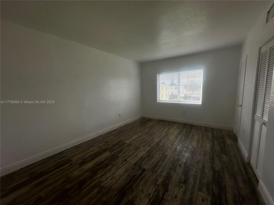 Recently Rented: $2,000 (2 beds, 1 baths, 930 Square Feet)