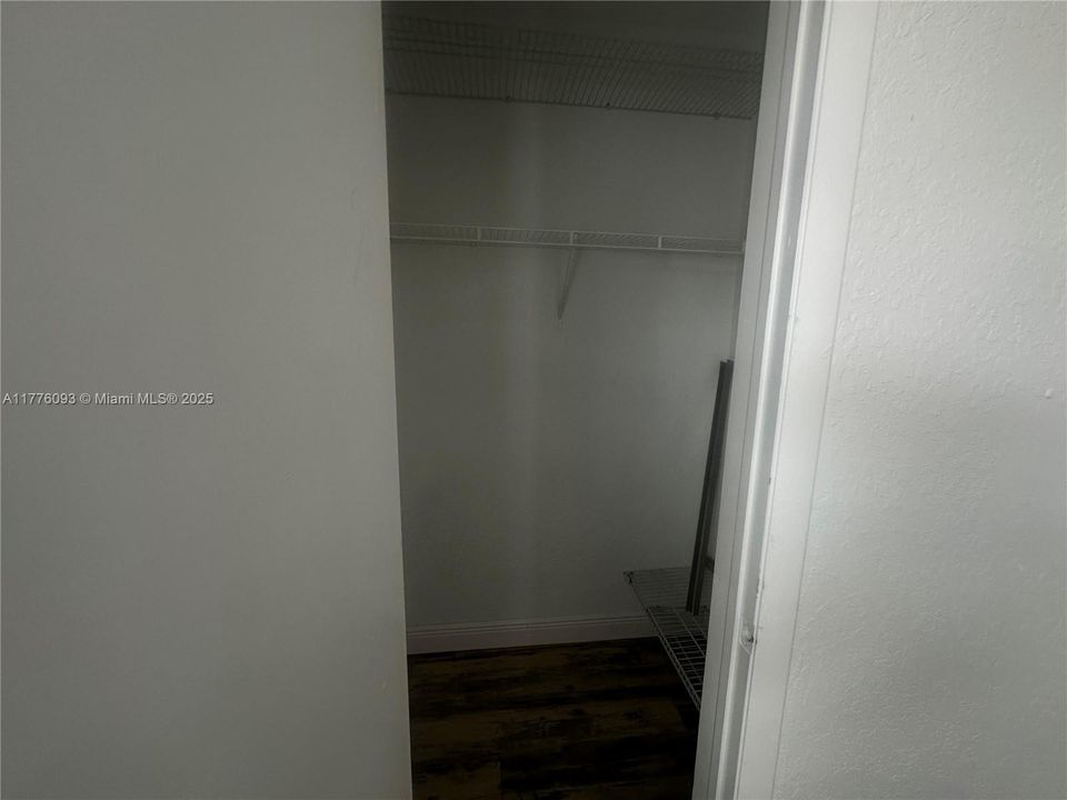 Recently Rented: $2,000 (2 beds, 1 baths, 930 Square Feet)