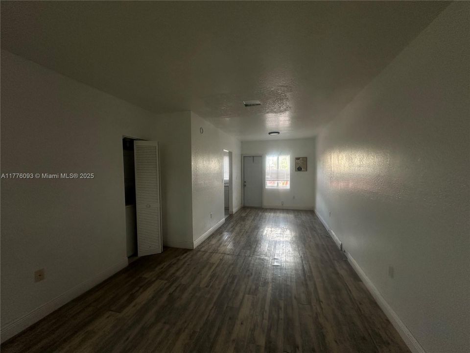 Recently Rented: $2,000 (2 beds, 1 baths, 930 Square Feet)