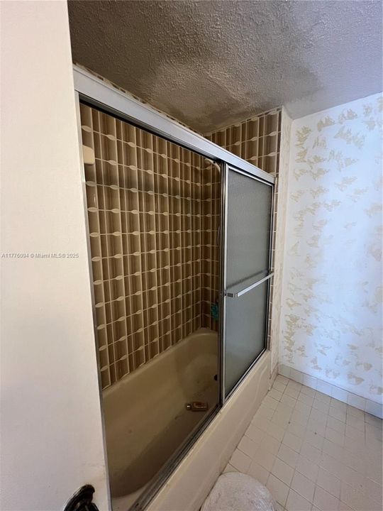 合同活跃: $399,000 (2 贝兹, 2 浴室, 1111 平方英尺)