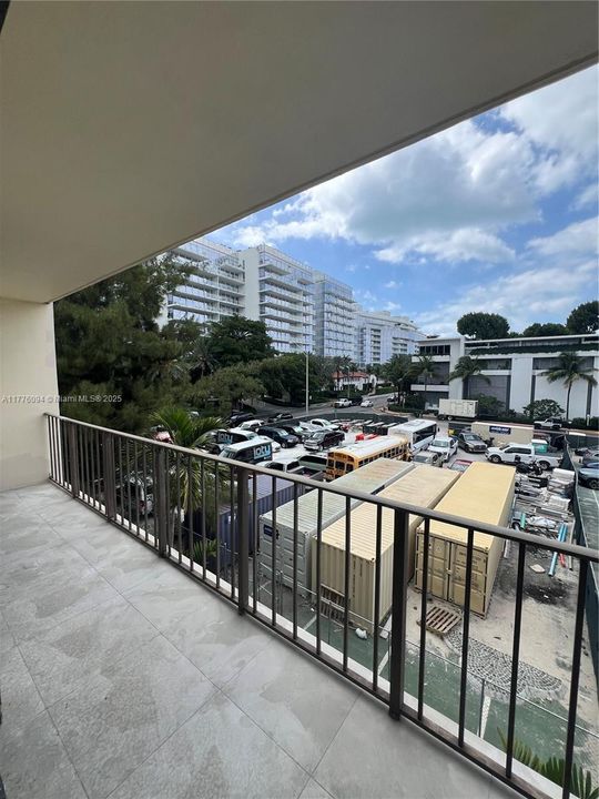 合同活跃: $399,000 (2 贝兹, 2 浴室, 1111 平方英尺)