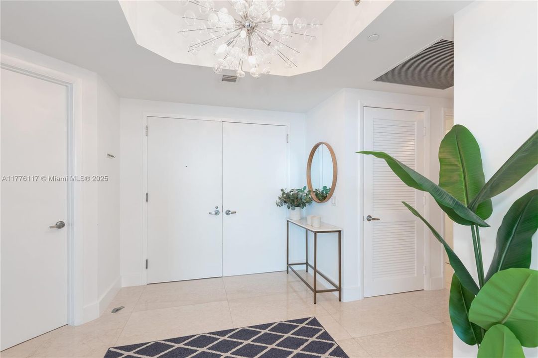 合同活跃: $13,500 (3 贝兹, 3 浴室, 3062 平方英尺)