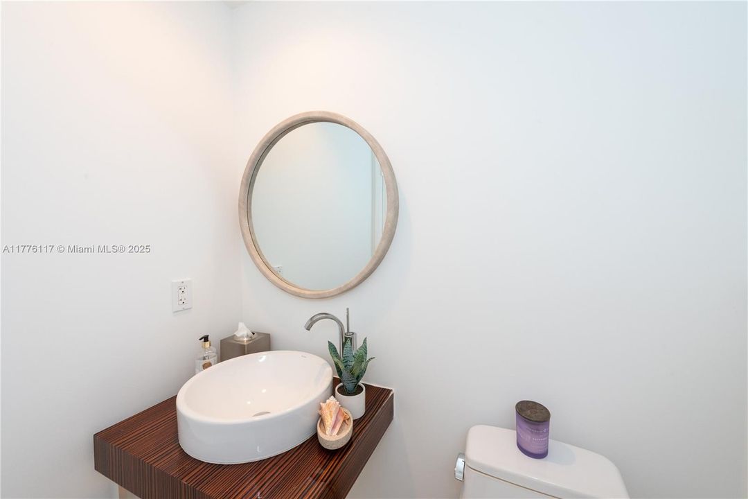 合同活跃: $13,500 (3 贝兹, 3 浴室, 3062 平方英尺)