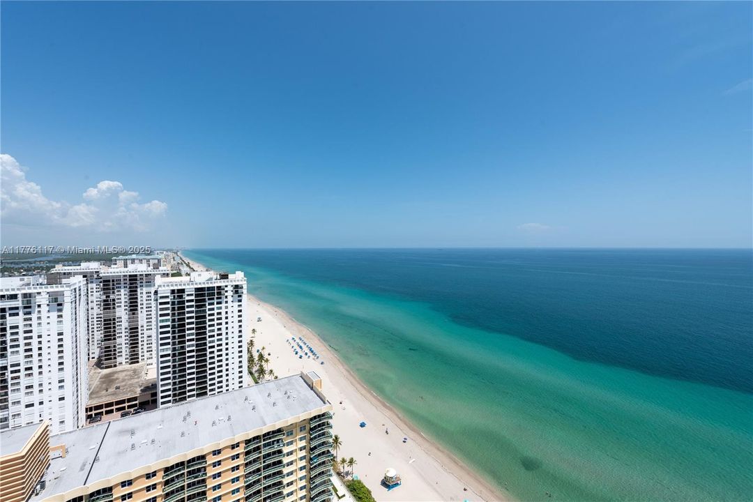 合同活跃: $13,500 (3 贝兹, 3 浴室, 3062 平方英尺)