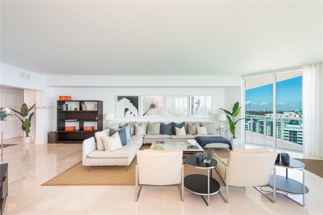 合同活跃: $13,500 (3 贝兹, 3 浴室, 3062 平方英尺)