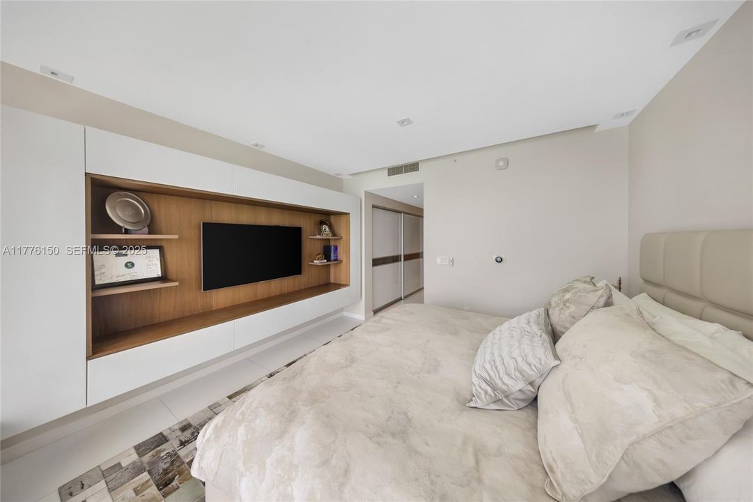 Active With Contract: $2,600,000 (3 beds, 3 baths, 1927 Square Feet)