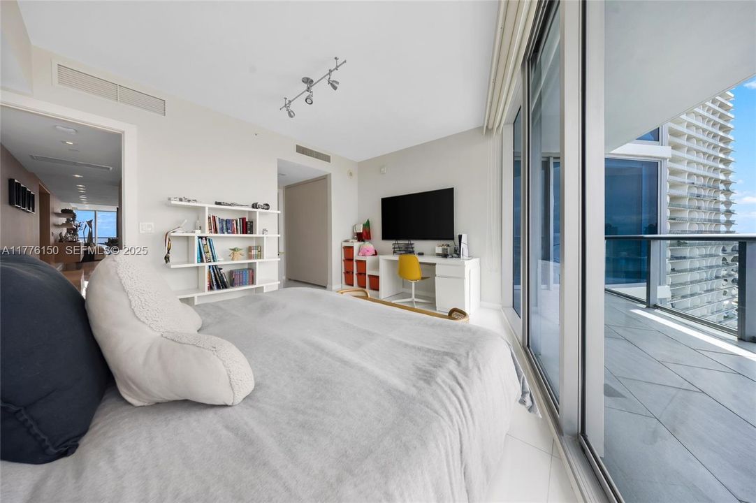 Active With Contract: $2,600,000 (3 beds, 3 baths, 1927 Square Feet)