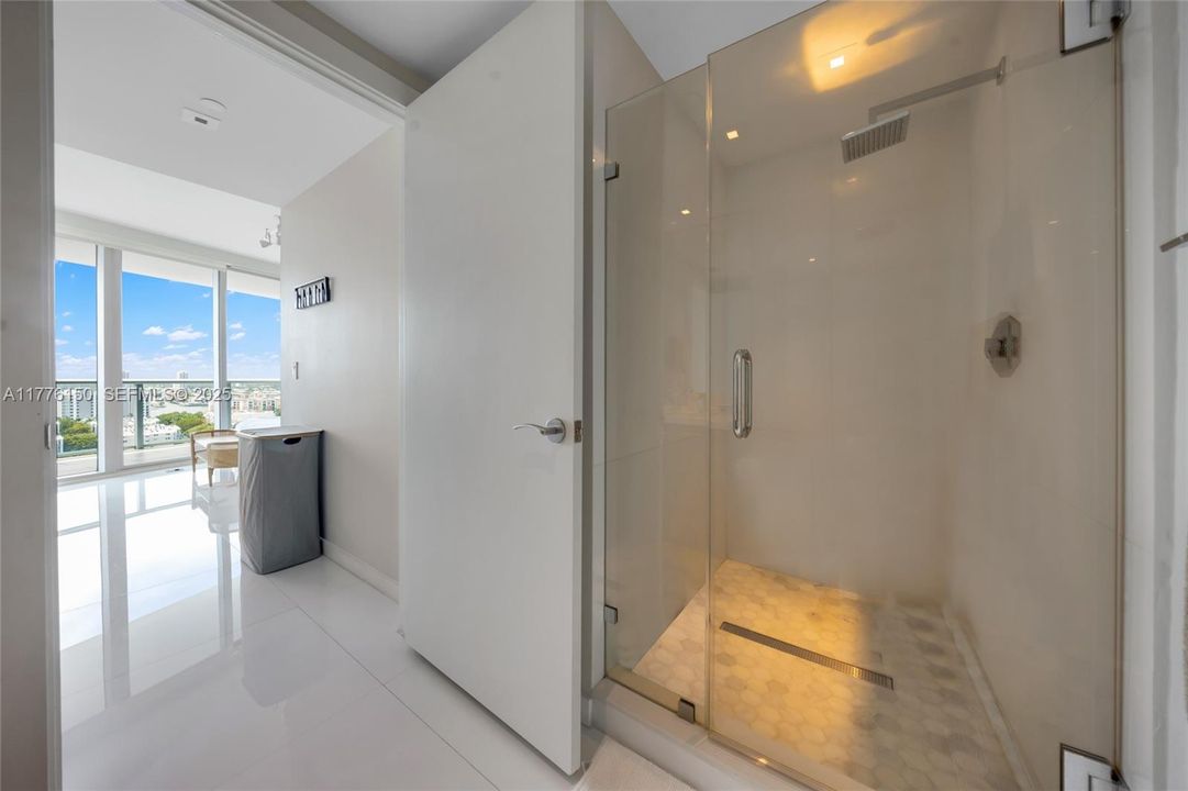 Active With Contract: $2,600,000 (3 beds, 3 baths, 1927 Square Feet)