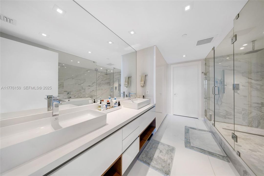 Active With Contract: $2,600,000 (3 beds, 3 baths, 1927 Square Feet)