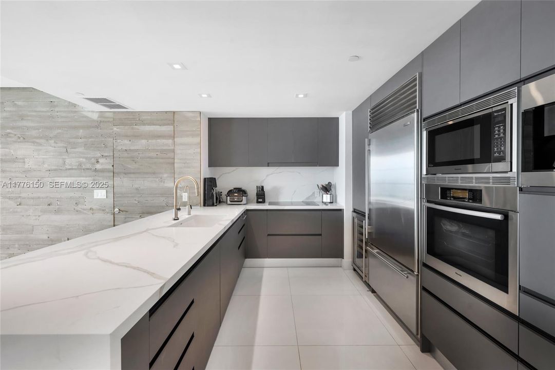 Active With Contract: $2,600,000 (3 beds, 3 baths, 1927 Square Feet)