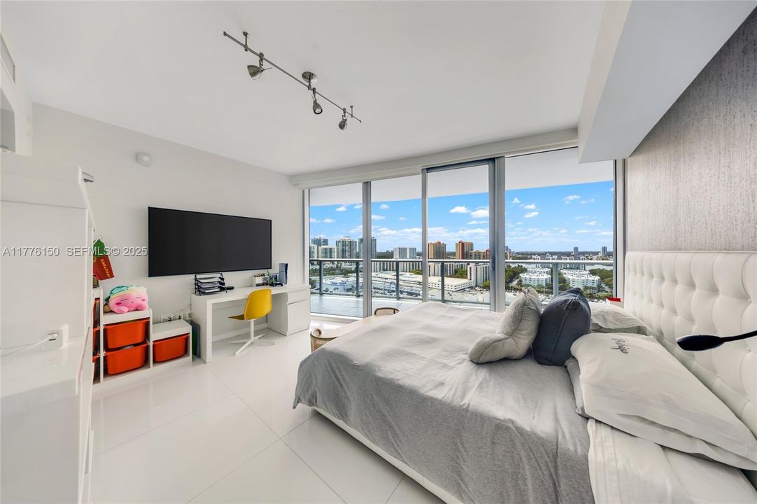Active With Contract: $2,600,000 (3 beds, 3 baths, 1927 Square Feet)