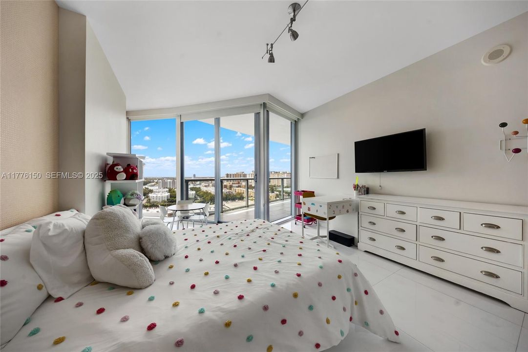 Active With Contract: $2,600,000 (3 beds, 3 baths, 1927 Square Feet)