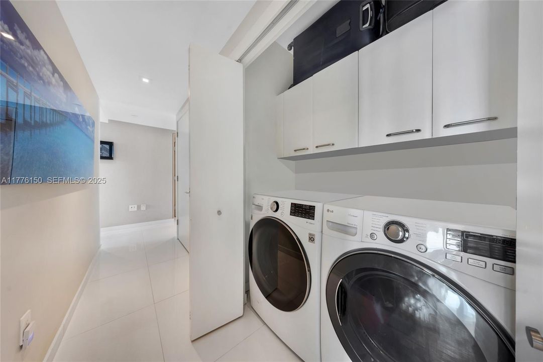 Active With Contract: $2,600,000 (3 beds, 3 baths, 1927 Square Feet)