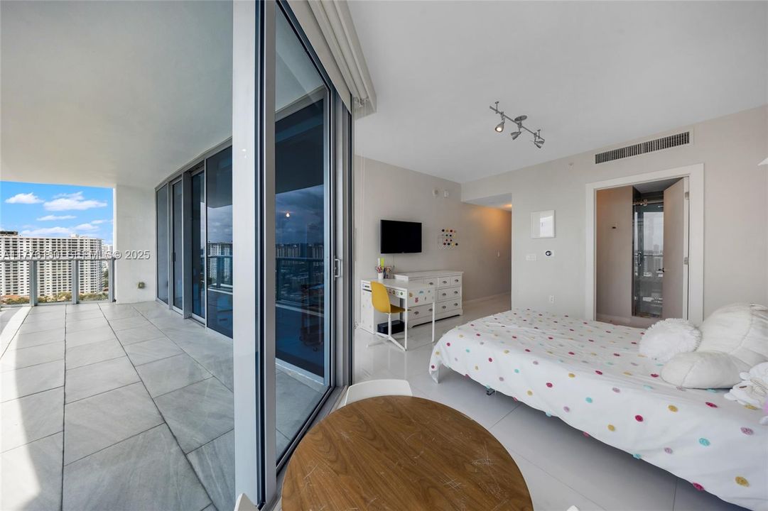 Active With Contract: $2,600,000 (3 beds, 3 baths, 1927 Square Feet)