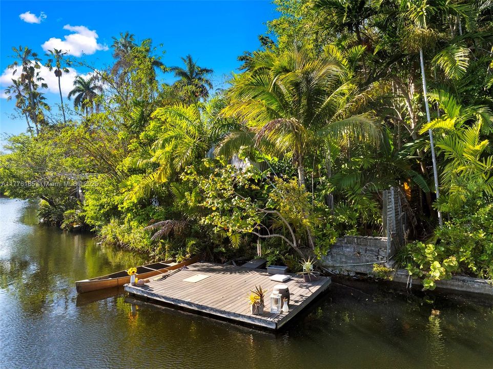 Recently Sold: $1,195,000 (2 beds, 2 baths, 1084 Square Feet)