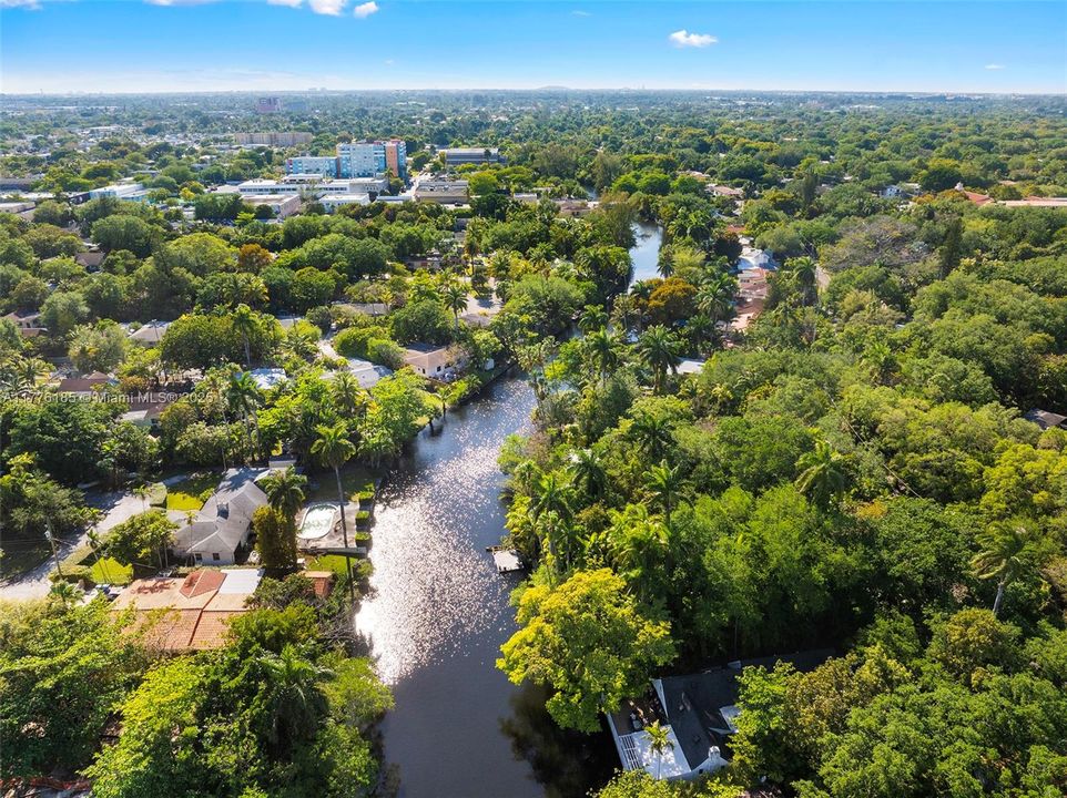 Recently Sold: $1,195,000 (2 beds, 2 baths, 1084 Square Feet)