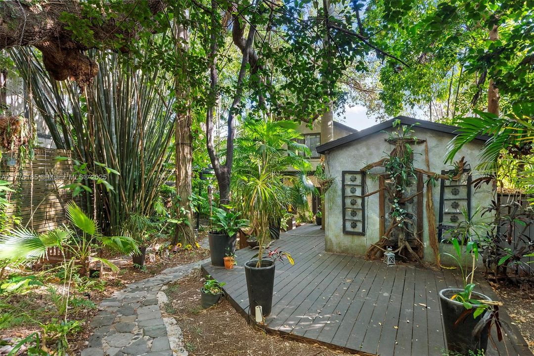 Recently Sold: $1,195,000 (2 beds, 2 baths, 1084 Square Feet)