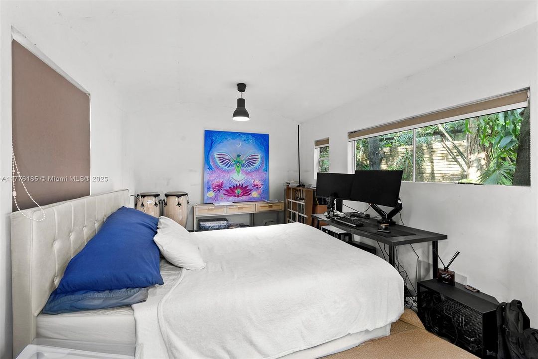 Recently Sold: $1,195,000 (2 beds, 2 baths, 1084 Square Feet)