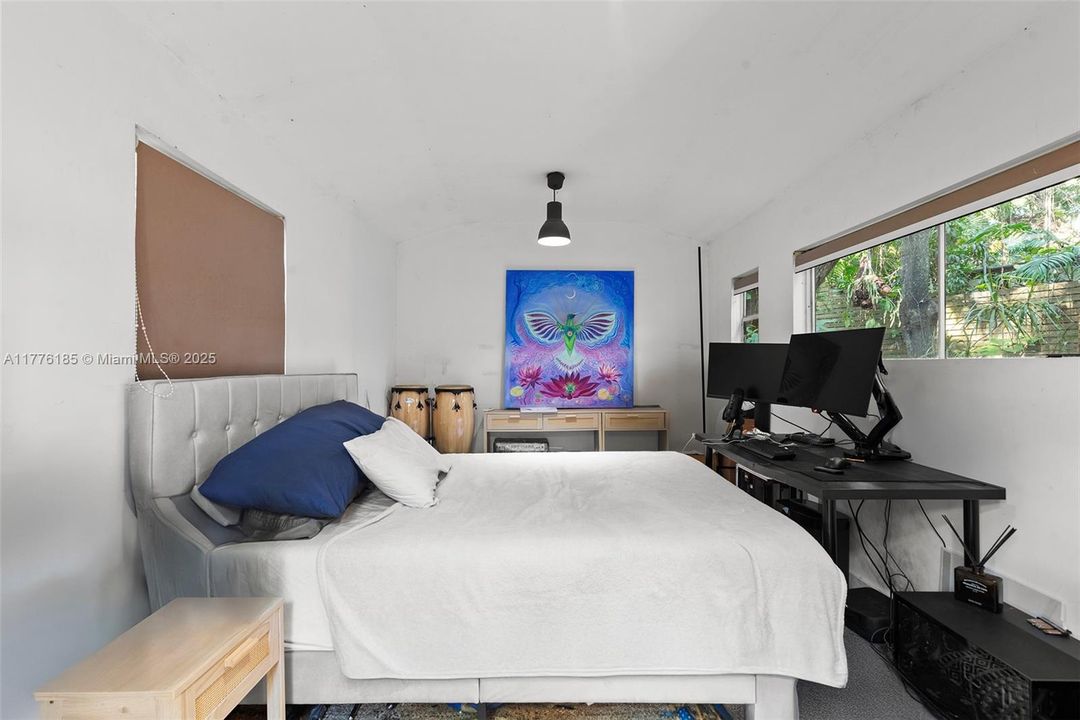 Recently Sold: $1,195,000 (2 beds, 2 baths, 1084 Square Feet)