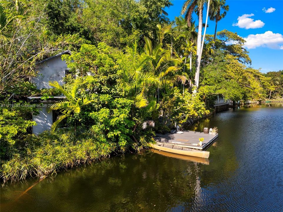 Recently Sold: $1,195,000 (2 beds, 2 baths, 1084 Square Feet)