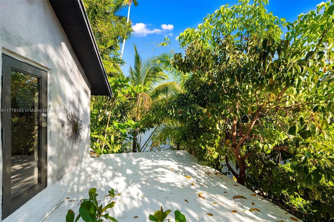 Recently Sold: $1,195,000 (2 beds, 2 baths, 1084 Square Feet)