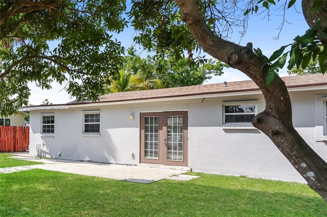 Recently Rented: $2,545 (2 beds, 2 baths, 936 Square Feet)