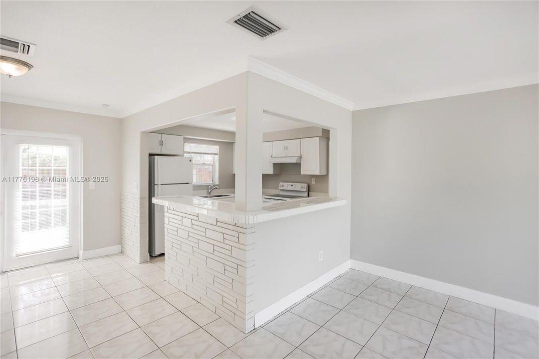 Recently Rented: $2,545 (2 beds, 2 baths, 936 Square Feet)