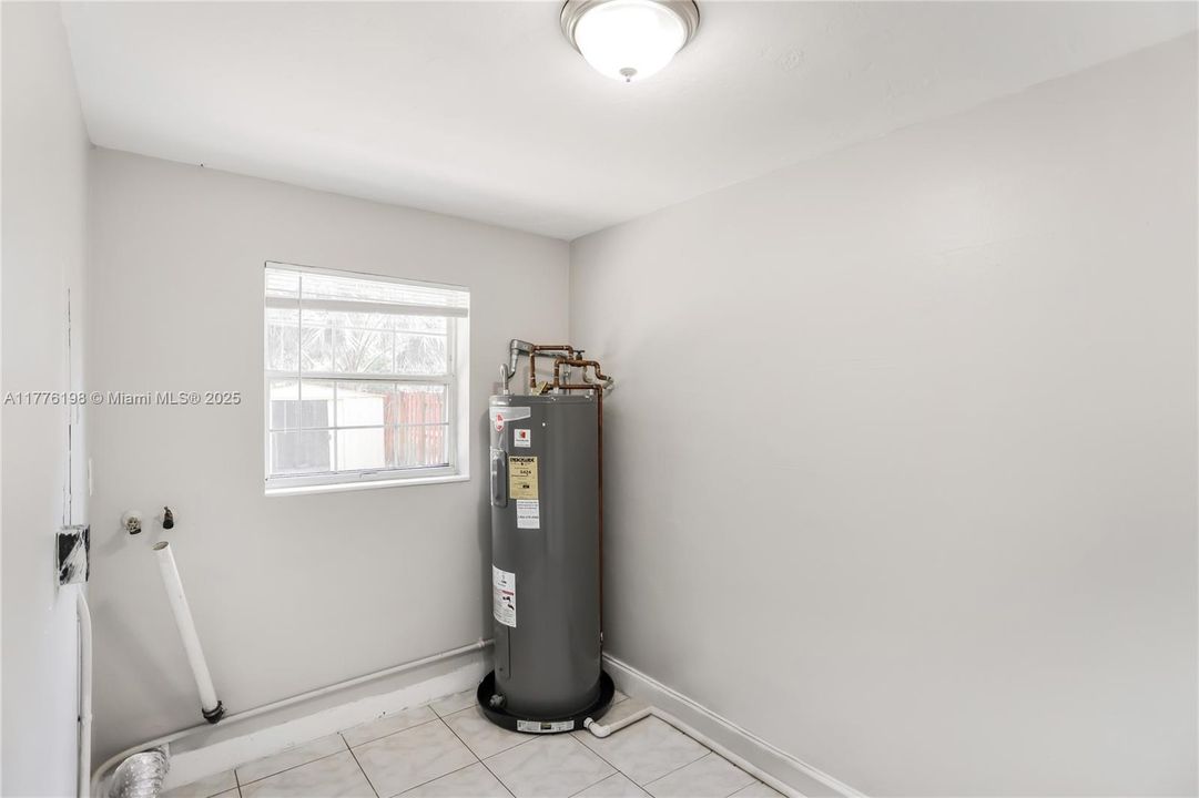 Recently Rented: $2,545 (2 beds, 2 baths, 936 Square Feet)