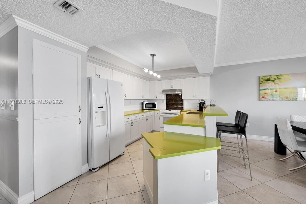 For Sale: $499,999 (2 beds, 2 baths, 1115 Square Feet)