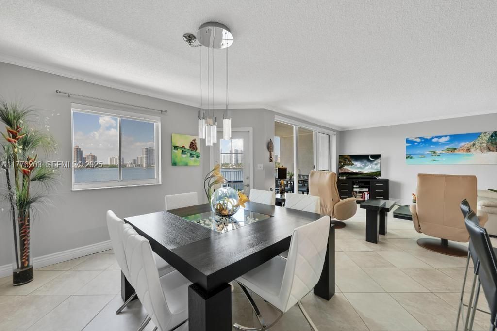 For Sale: $499,999 (2 beds, 2 baths, 1115 Square Feet)